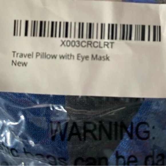 Dot & Dot 2 in 1 Travel Pillow with Eye Mask - Picture 3 of 12